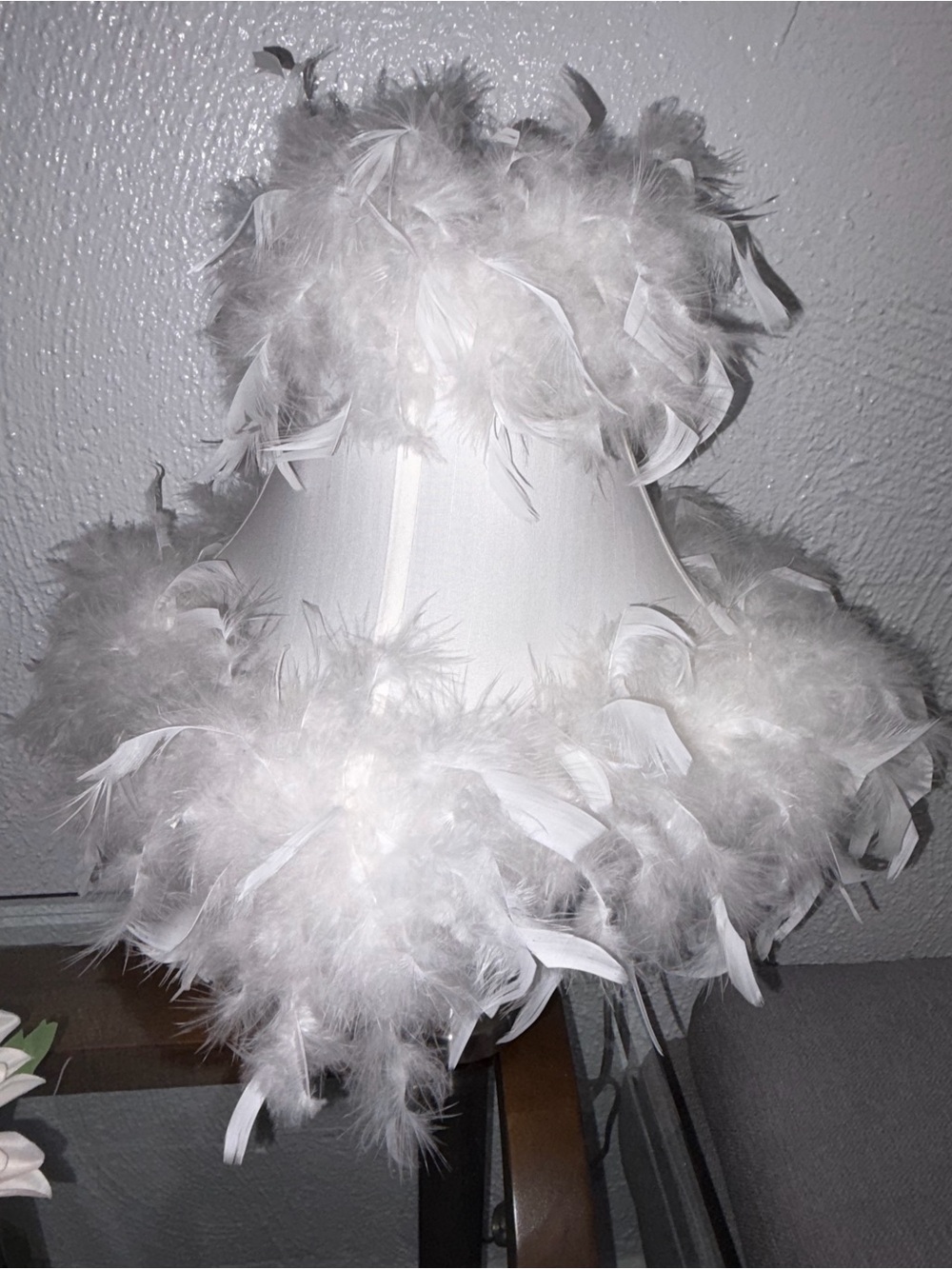 Hollywood Regency White Feather Table Nightstand Lamp Coquette Decor